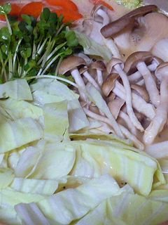 おから鶏団子で白みそ仕立てのチーズ鍋-レシピのメイン写真