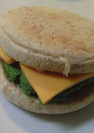 マフィンでアボカドチーズのサンドイッチ☆-レシピのメイン写真