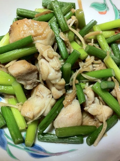 鶏もも肉とにんにくの芽の炒めもの-レシピのメイン写真