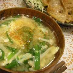 รูปของ 元気がでるでる！ニラ玉えのきのお味噌汁