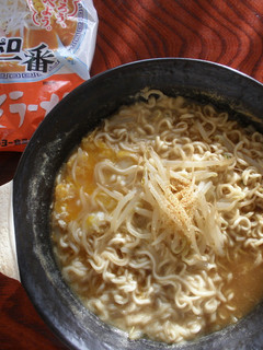 インスタントラーメンで♡カレー味噌味-レシピのメイン写真