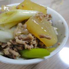 รูปของ 簡単！豚ひき肉と大根と長ねぎの旨旨丼