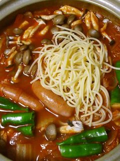 完熟トマト鍋の素を使ってパスタ鍋~♪-レシピのメイン写真