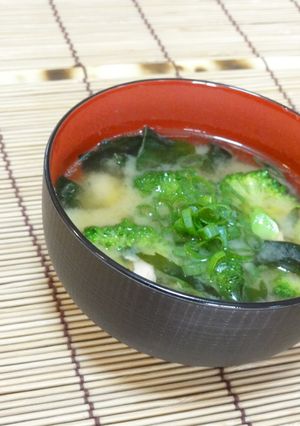 シーチキンとブロッコリーのお味噌汁-レシピのメイン写真