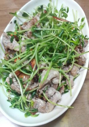 簡単! 豆苗と豚肉のウェイパー炒め物-レシピのメイン写真