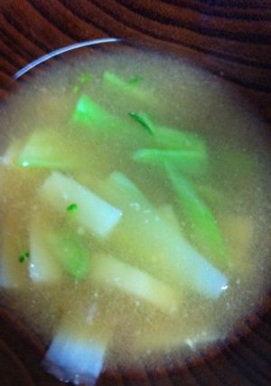 ブロッコリーのくきとレンコンの味噌汁-レシピのメイン写真
