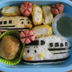 รูปของ ❤キャラ弁❤しんかんせんおにぎり