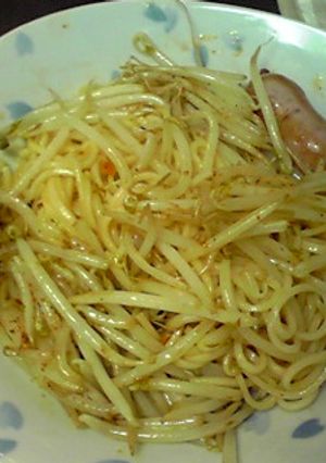 手抜き♪食べるラー油で♪冷麦もやし炒め麺-レシピのメイン写真