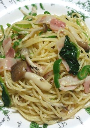 秋なのに春っぽいしめじとほうれん草パスタ-レシピのメイン写真