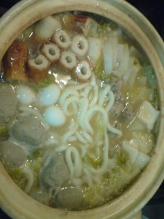 煮込みうどん鍋♪にんにく味噌味-レシピのメイン写真