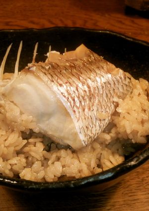 鯛の切り身がゴロンと乗った鯛ご飯-レシピのメイン写真