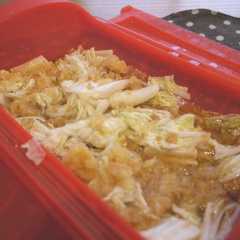 รูปของ ルクエで♡白菜と天かすのさっと煮