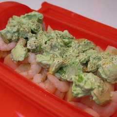 รูปของ ルクエで簡単♬アボガド海老ポテトサラダ♬