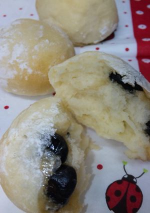 豆大福みたい★ふわふわ黒豆パン-レシピのメイン写真