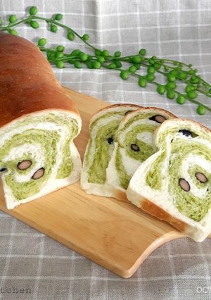 黒豆入り☆渦巻き抹茶食パン-レシピのメイン写真