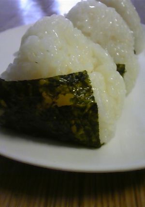韓国のリとごま油でおいしいおにぎり！？-レシピのメイン写真