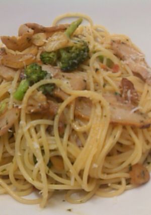 豚トロとブロッコリーのトマト風味パスタ-レシピのメイン写真
