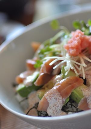 簡単☆サーモンとアボカドの明太マヨ丼☆-レシピのメイン写真
