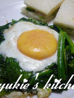 朝から栄養!ほうれん草目玉焼き❤-レシピのメイン写真