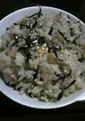 ひじきとこんぶの炊き込みごはん-レシピのメイン写真