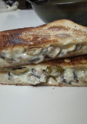 オリーブときのこの♪チーズホットサンド-レシピのメイン写真