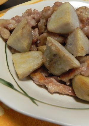 里芋と豚コマ炒め！味付けは塩だけです-レシピのメイン写真
