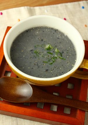 「黒ごま豆乳ワンタンスープ」-レシピのメイン写真