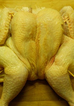 丸鶏のスパッチコック（平たく開く）方法-レシピのメイン写真