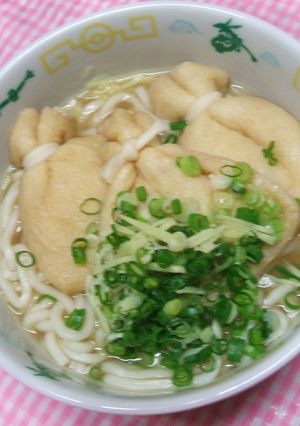モチきんちゃく３コうどん-レシピのメイン写真