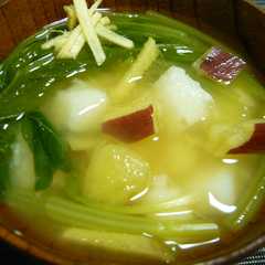 รูปของ 体ぽかぽか。冬野菜と根菜の生姜みそ汁