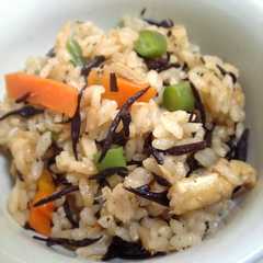 รูปของ ひじきの炊き込みご飯