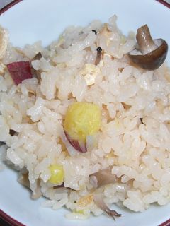 さつま芋としめじの秋の炊き込みご飯-レシピのメイン写真