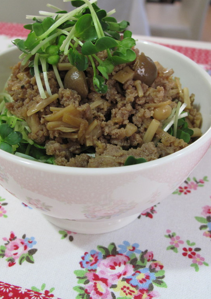 簡単　きのこそぼろ丼-レシピのメイン写真