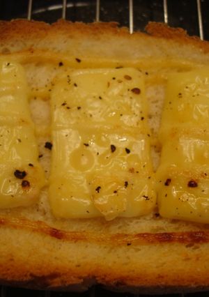 いつものチーズトーストにひと工夫♪-レシピのメイン写真