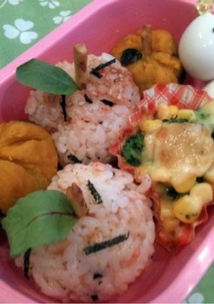 お弁当にりんごのおにぎり♪-レシピのメイン写真