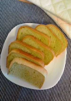 お手軽に♪抹茶ミルクの食パン～HBで～-レシピのメイン写真
