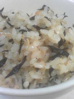 梅薫る、じゃことひじきの炊き込みご飯-レシピのメイン写真