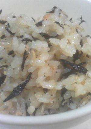 梅薫る、じゃことひじきの炊き込みご飯-レシピのメイン写真