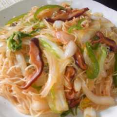 รูปของ 手抜き？節約？あっさり素麺ビーフン!