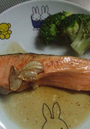 鮭のスタミナにんにくバター焼き-レシピのメイン写真