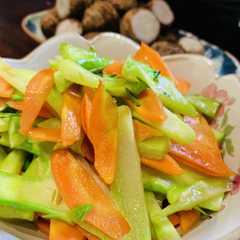 A picture of 八百屋さんの食べ方、ブロッコリーの茎炒め.