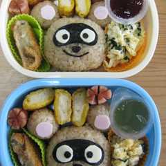 รูปของ ❤キャラ弁❤秋!茶飯でたぬきおにぎり