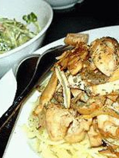 サラダも一緒に♪鶏とキノコのパスタ-レシピのメイン写真