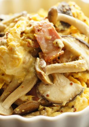 茸のスクランブルエッグ・マスタード風味♪-レシピのメイン写真