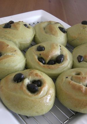 素朴抹茶黒豆パン-レシピのメイン写真