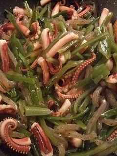 イカげそと茎わかめのにんにく炒め♪-レシピのメイン写真