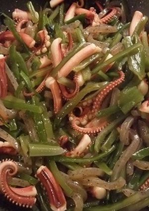 イカげそと茎わかめのにんにく炒め♪-レシピのメイン写真