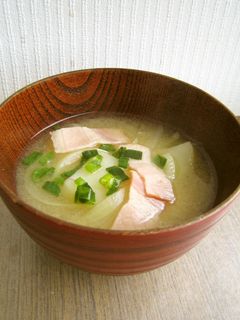 じゃがいも・玉ねぎ・ベーコンのお味噌汁-レシピのメイン写真