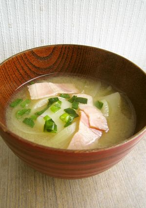 じゃがいも・玉ねぎ・ベーコンのお味噌汁-レシピのメイン写真