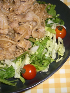 特売肉でスタミナ焼き肉風サラダ!-レシピのメイン写真